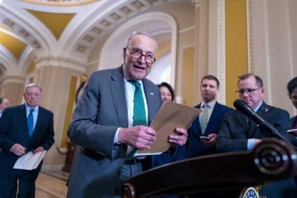 Schumer defends the support of the Financing Law of the Republican Party before the votes of the Senate to avoid closing Photo: The leader of the Senate minority, Chuck Schumer, talks to journalists at the Washington Capitol, on March 11, 2025.