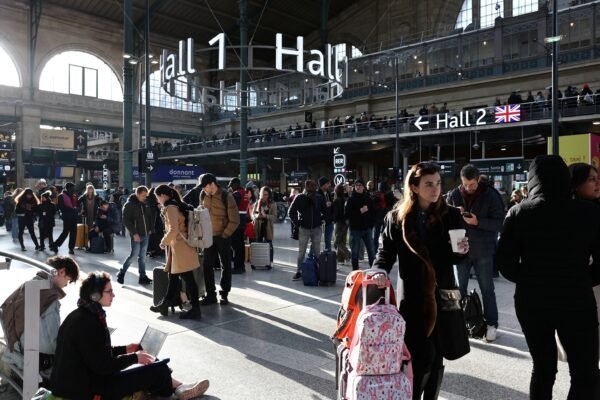 The Bomb of the Second World War Photo: The discovery of the Bomb of World War II interrupts the trains of the Gare du Nord station in Paris